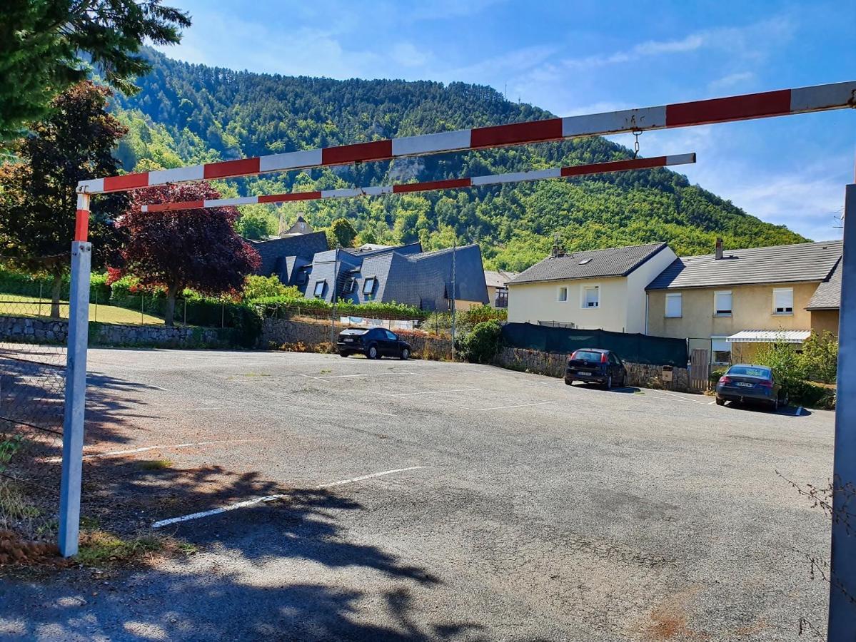 Idealement Situe, Spacieux Et Agreable, Parking Gratuit Et Classe 3 Etoiles ม็อนด์ ภายนอก รูปภาพ